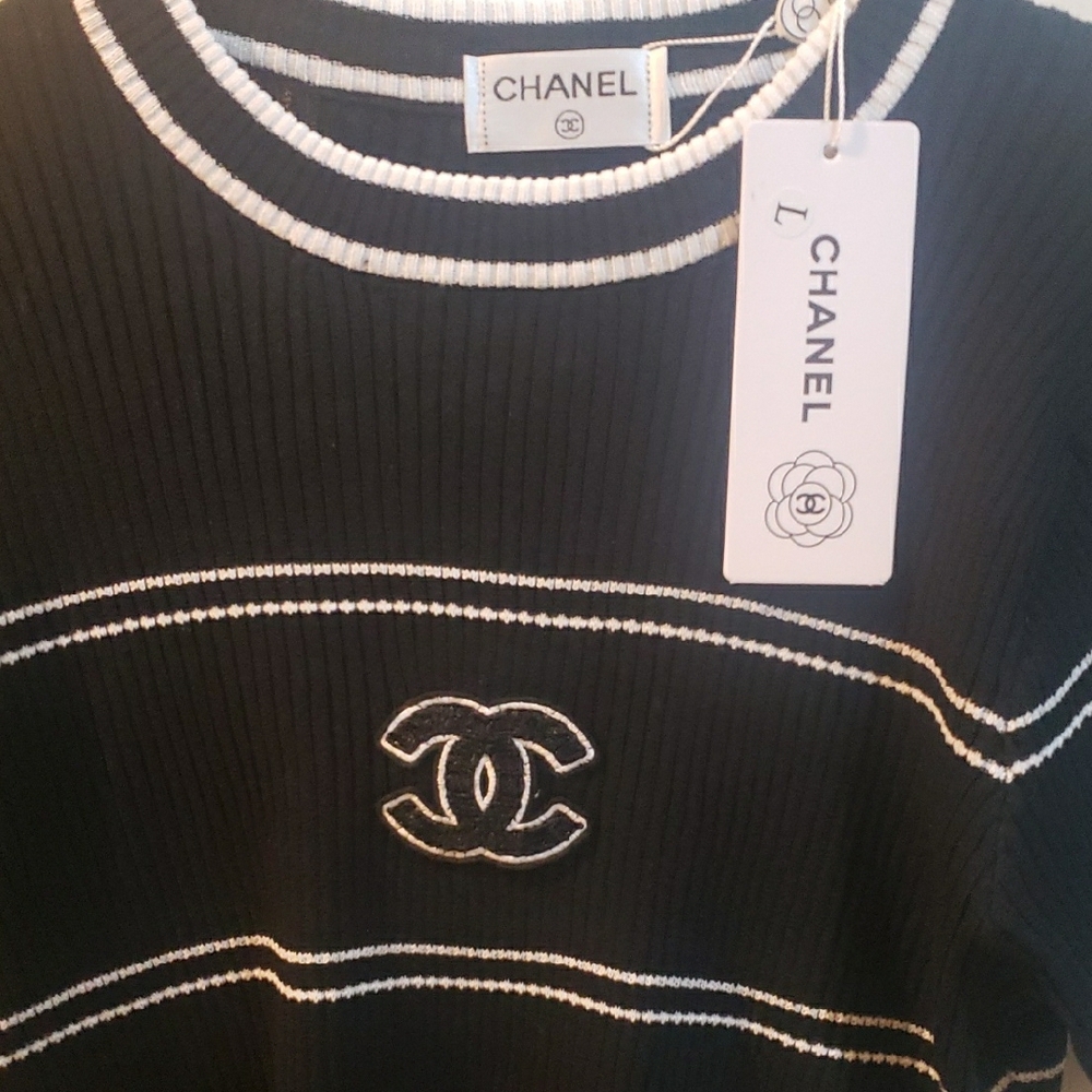 CHANEL Black and White Crewneck Sweater - Picture 2 of 2